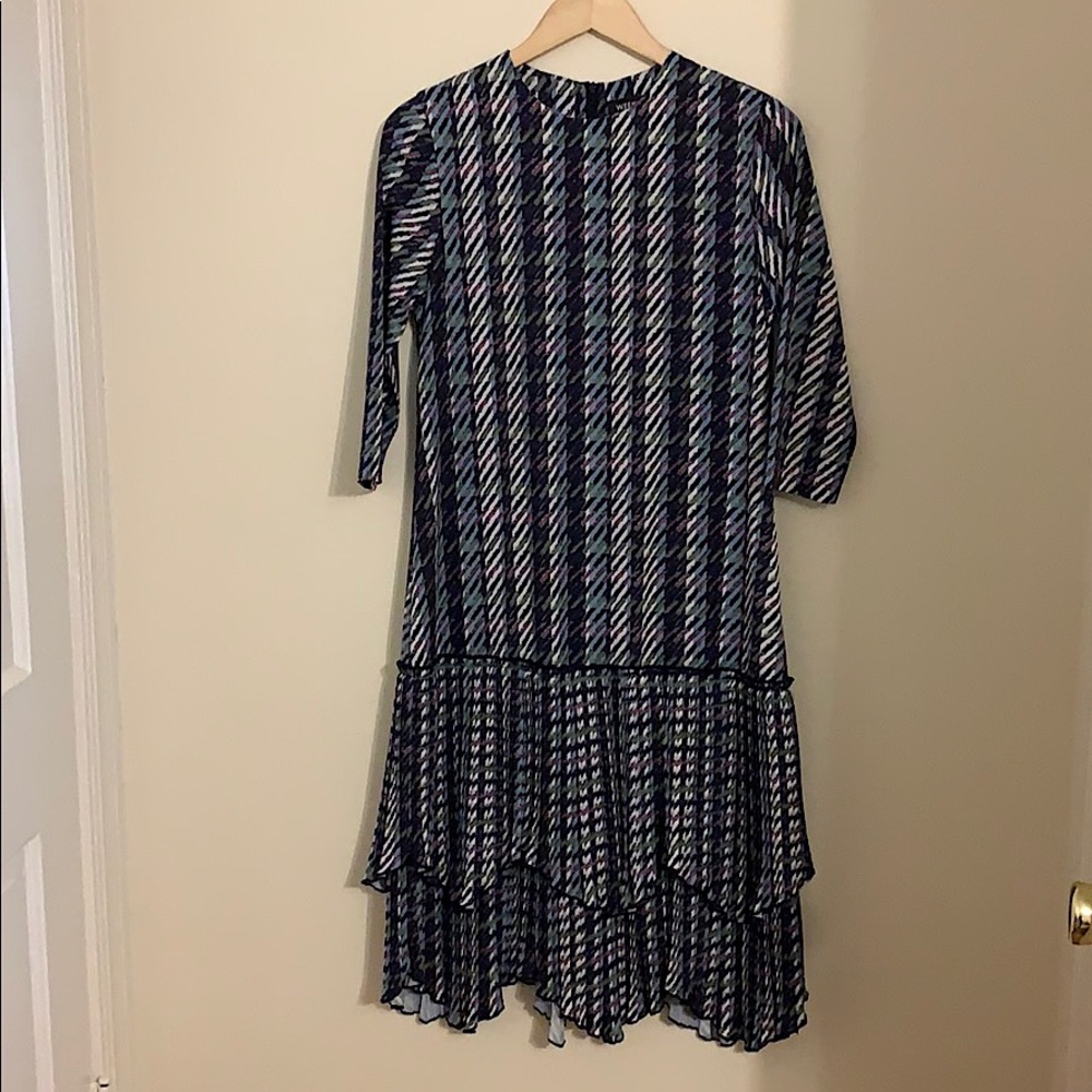 Multicolored 3/4 sleeve dress.